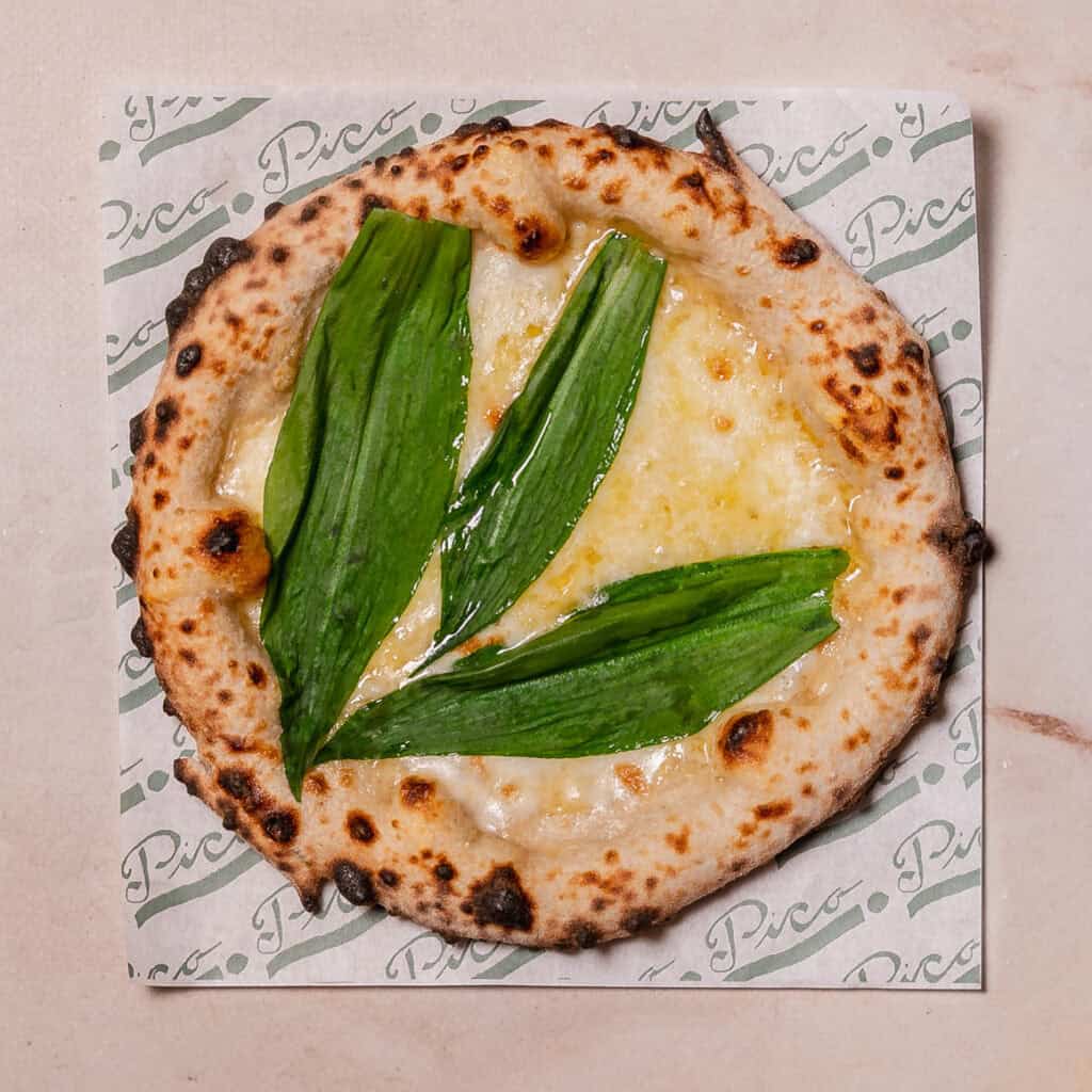 Påske pizza med ramsløg